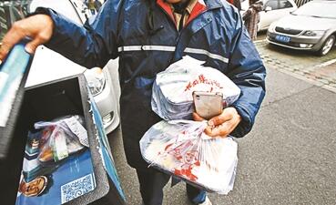 外卖送餐费节后还是“高峰价”