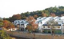 中龙拆除土坯房 助推脱贫攻坚