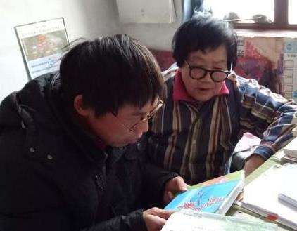 86岁“才女奶奶”笔耕不辍 30万字诗词传颂中国梦