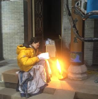 邓超探班孙俪遭无视：每天就是看剧本 哪有我好看