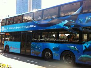 新加坡智能公交站 等车有WiFi 还能荡秋千！