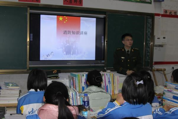 消防知识进课堂  吉安遂川大队入校培训开学第一课