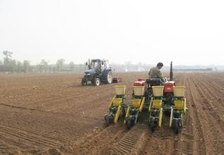 宁夏10万台套农机投入春播生产