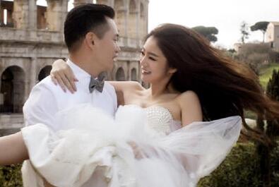 安以轩晒婚纱照宣布结婚：就这样被你收服了
