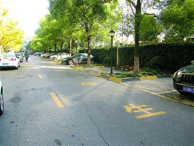 规范停车行为，打通生命通道