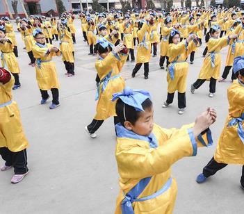 河北安平：学国学 诵经典