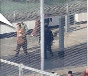 曾荫权狱中生活曝光：主要读书祈祷 哮喘病好转