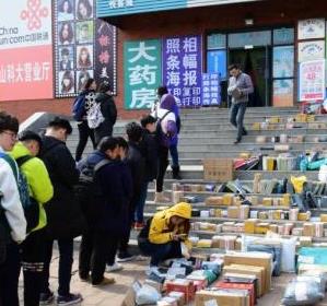 大学生做“快递小哥”有蔓延之势：为近利还是远谋？