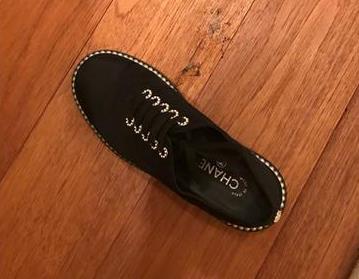 陈乔恩拿大牌鞋拍蟑螂 女明星有的是天价的美鞋