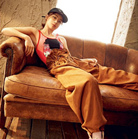 袁姗姗时尚写真曝光 妆容冷艳攻气十足