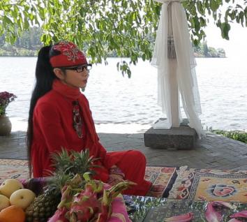 杨丽萍月亮宫首次深度曝光  好一个面朝洱海 春暖花开