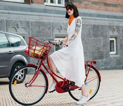 春暖花开 没有比骑单车更时髦的出行方式了