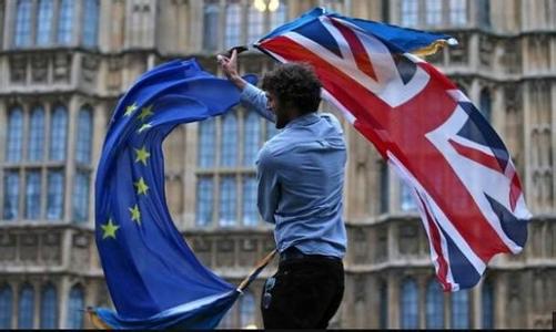 英国启动脱欧程序 多国央行抛售欧元改持英镑