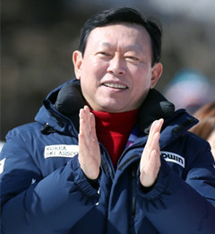 乐天会长获准出境赴女儿婚礼 准女婿为日本主播