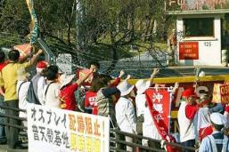 强行开工 日本为冲绳美军新基地圈海筑堤