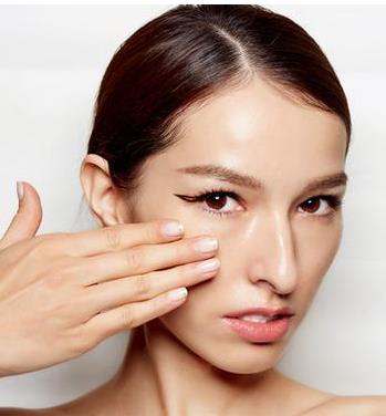 《奔跑吧》女mc抢眼？快get同款运动少女元气肌