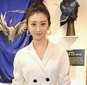 景甜周冬雨爱上圆圈耳环 小圆脸秒变小尖脸