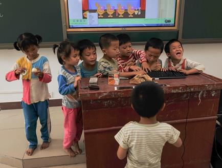 苗寨里的父子课堂:期待着有朝一日更多孩子走出大山