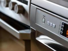 美的集团老板电器遭内部人减持 白马股涨幅透支未来？