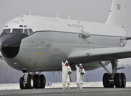 美媒：中国战机东海上空拦截美国核侦察机 距离约46米