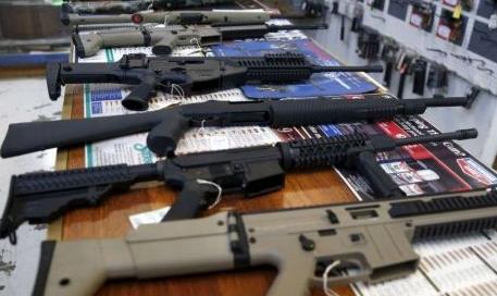 多名中国留学生在美“钻漏洞”买枪遭罚 枪支被没收