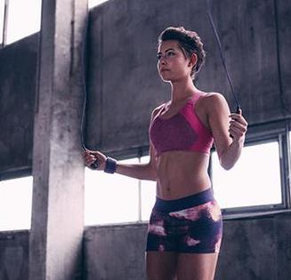 瘦身操 睡前五招简单瘦身减肥操