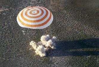 太空飞行200天：国际空间站两名宇航员返回地球