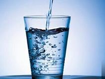 低龄人群饮用水产品为何走红：假营养？真炒作？