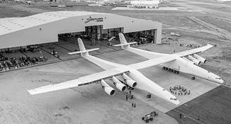 世界首架巨无霸双身飞机亮相 能在平流层发射火箭