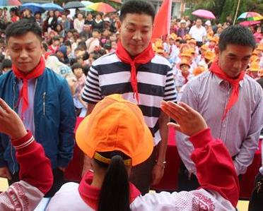 爱心企业走进临沂市李庄镇诸界小学开展爱心捐赠活动