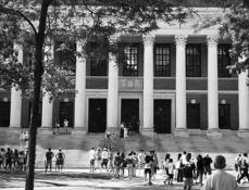 外媒称中国富豪热衷向大学捐款：相信教育改变社会