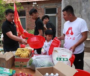 山东平邑：爱心敬老情意浓