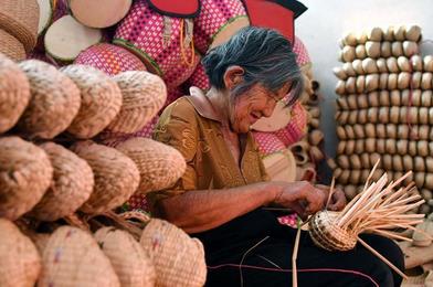 小草编织大市场
