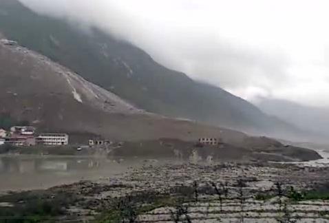 四川茂县发生山体垮塌 百余人被埋