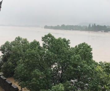浙江遭暴雨侵袭 钱塘江流域暴发建国后第二大洪水