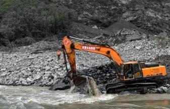四川茂县山体滑坡发生72小时 仍有93人失联