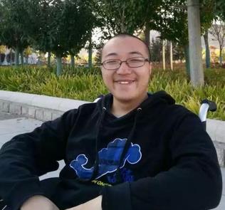 高分残疾考生请求带母上学 清华校长深夜打电话关心