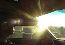 直射阳光令行车危险 夏季开车防阳光刺眼有窍门