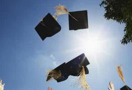 毕业季因多种原因被花样扣毕业证 学生该如何维权？