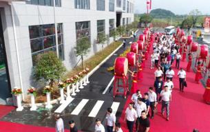 国际首创首台不等距插秧机整机在浙江常山下线