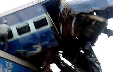 印度列车脱轨事故死亡人数升至23人