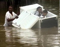 网友P图恶搞休斯敦历史性洪水 官方辟谣：别信