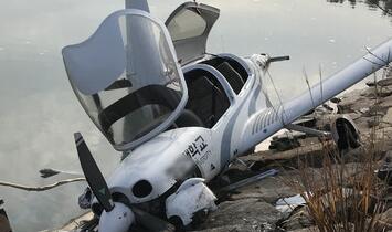 韩国一架轻型飞机海边迫降:机身受损 3人受伤(图)