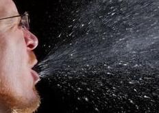 强忍不打喷嚏后果严重！喉咙或被撕裂 脑血管或破裂