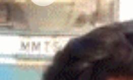 印度男子为与火车自拍被撞飞 意外生还