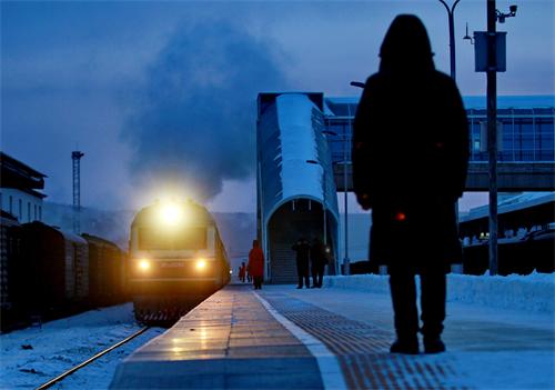 中国最北火车站漠河站迎来客流高峰