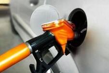 国内成品油调价窗口今日开启 或创近半年最大降幅