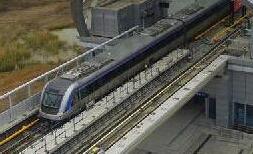 青岛“最美地铁”开通 最高设计时速１２０公里