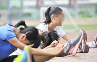 天气炎热 未婚高中女生母乳不断 医生一语道破令其难堪