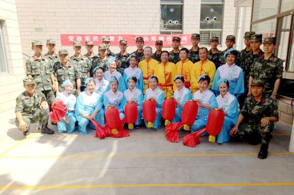 军民团结一家亲，携手共颂新时代